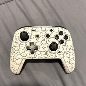 Crackle Design Wireless Game Controller - White